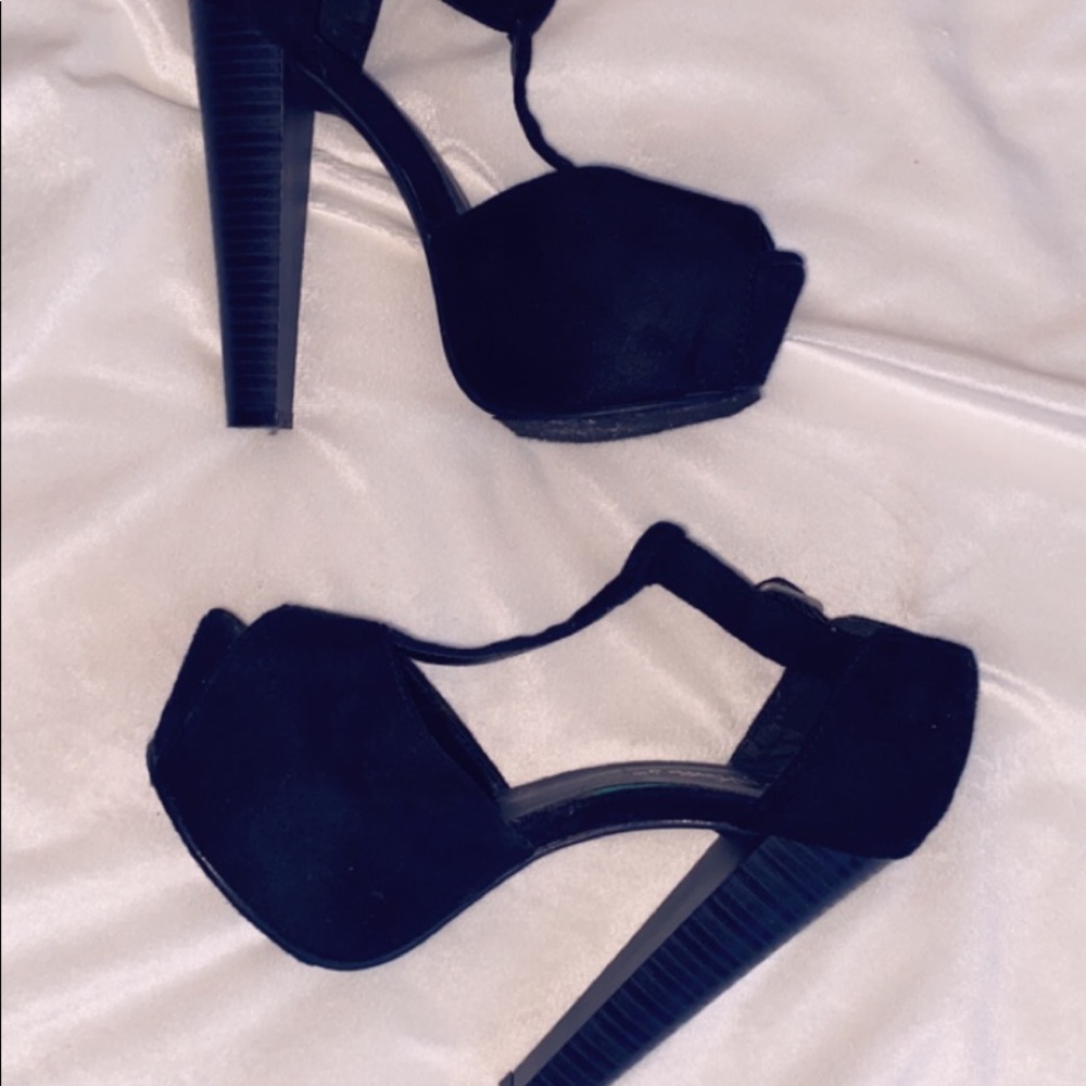 Black heels size 5.5